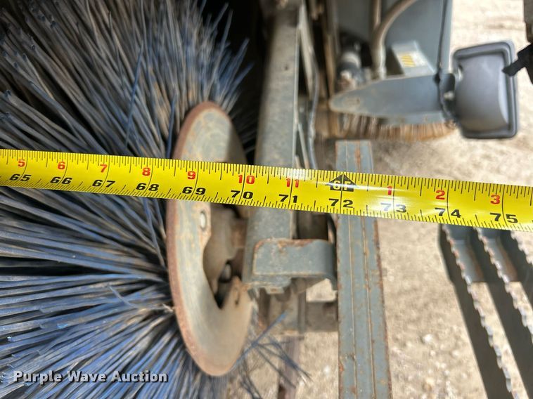 image for item EK8189 2009 Elgin Pelican NP sweeper