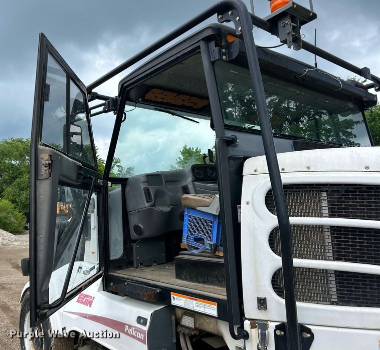 image for item EK8189 2009 Elgin Pelican NP sweeper