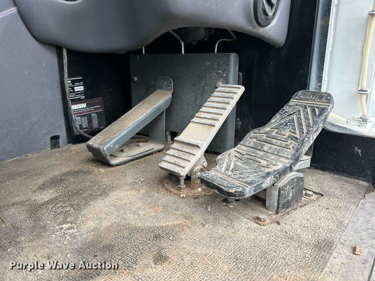 image for item EK8189 2009 Elgin Pelican NP sweeper