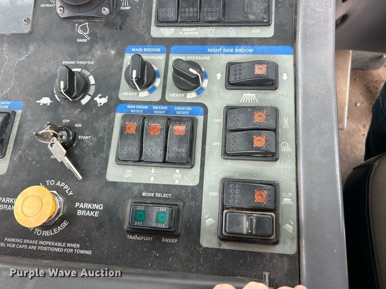 image for item EK8189 2009 Elgin Pelican NP sweeper