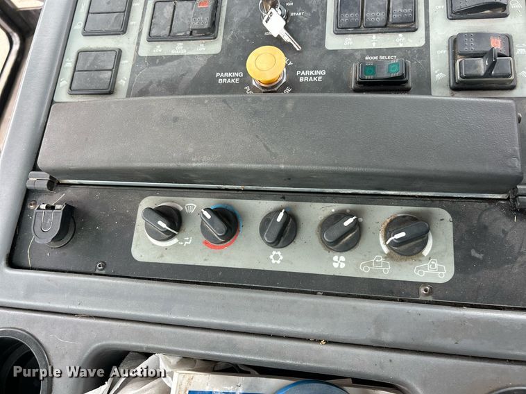 image for item EK8189 2009 Elgin Pelican NP sweeper