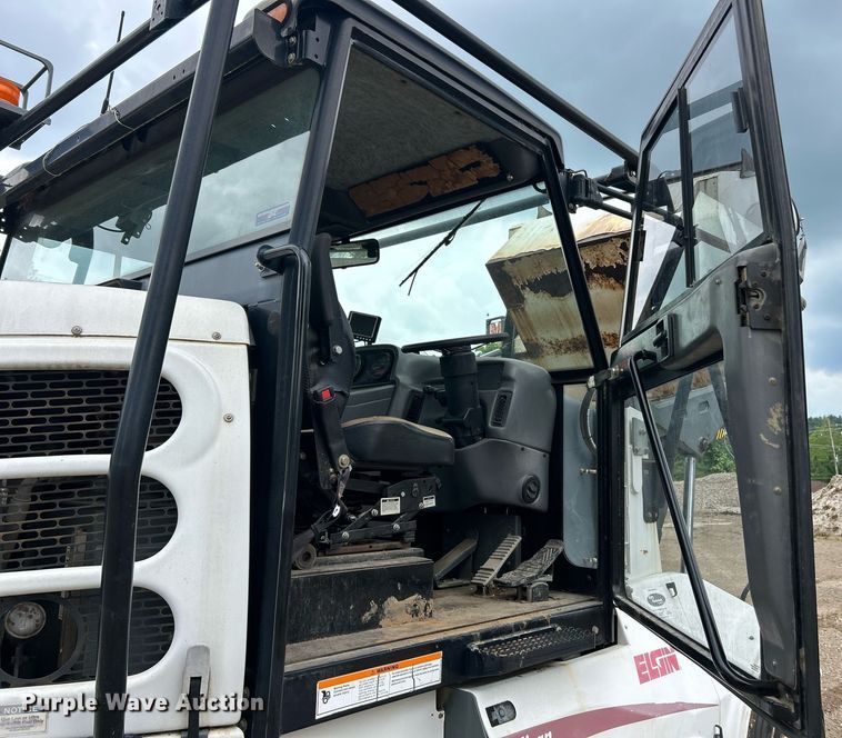 image for item EK8189 2009 Elgin Pelican NP sweeper