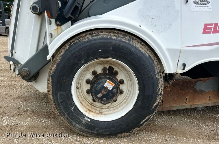 image for item EK8189 2009 Elgin Pelican NP sweeper