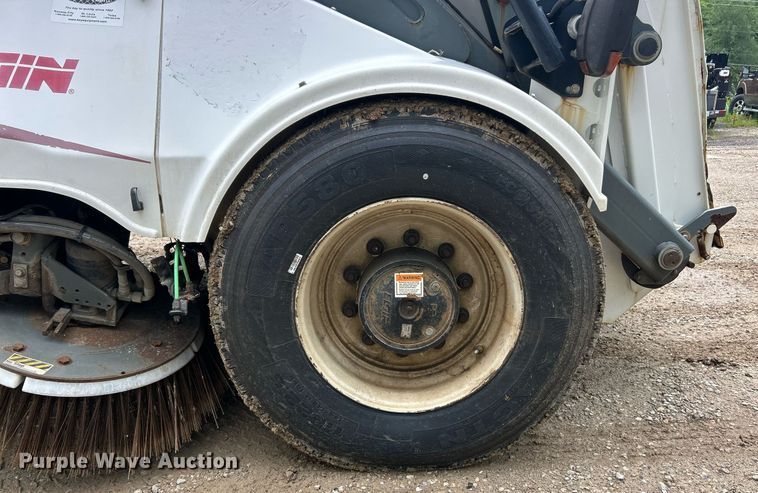 image for item EK8189 2009 Elgin Pelican NP sweeper