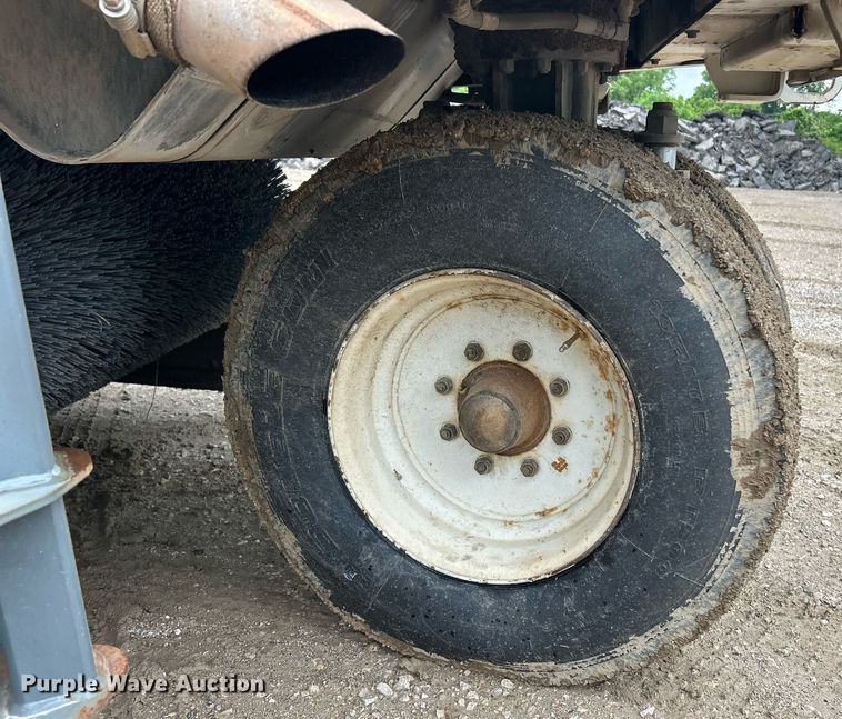 image for item EK8189 2009 Elgin Pelican NP sweeper