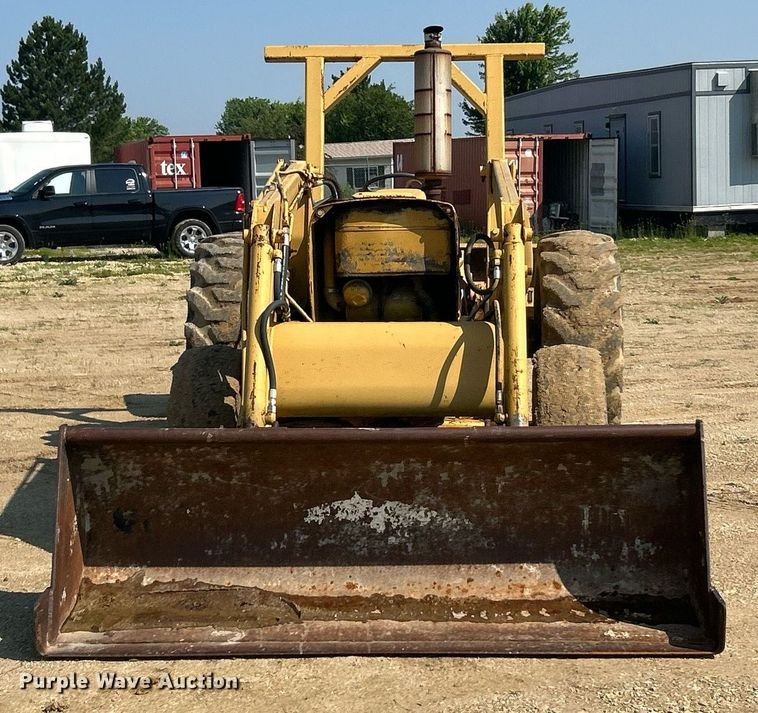 image for item EK8201 1984 Ford 445 tractor