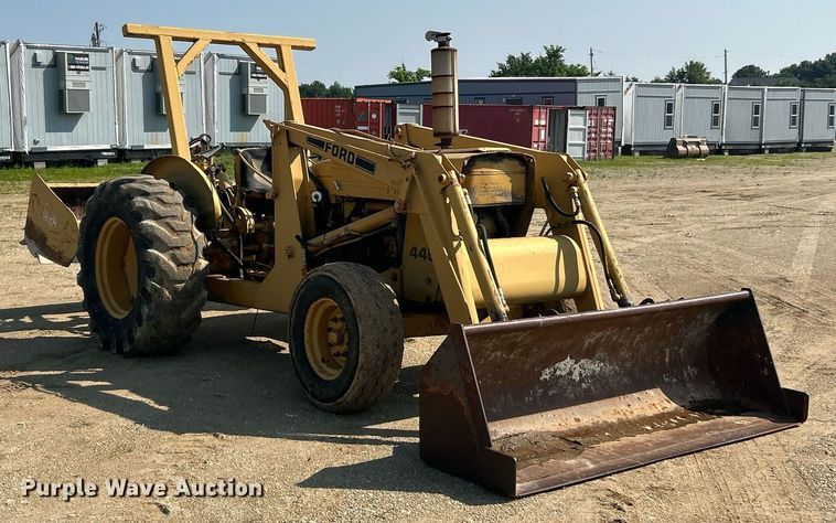 image for item EK8201 1984 Ford 445 tractor