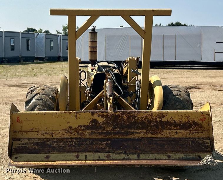 image for item EK8201 1984 Ford 445 tractor