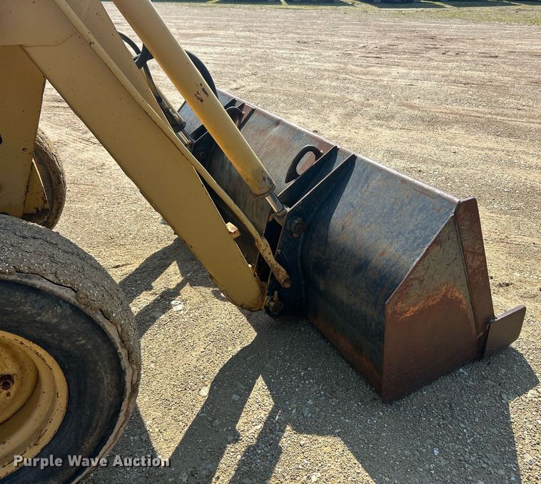 image for item EK8201 1984 Ford 445 tractor