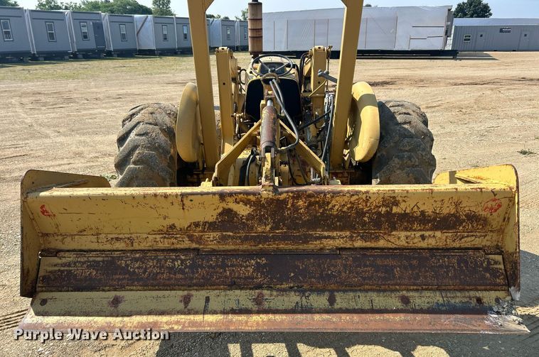 image for item EK8201 1984 Ford 445 tractor