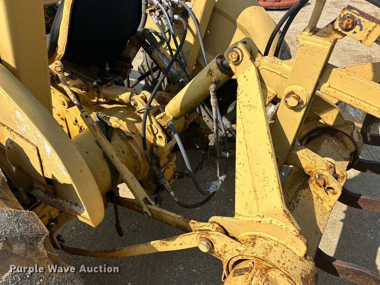 image for item EK8201 1984 Ford 445 tractor