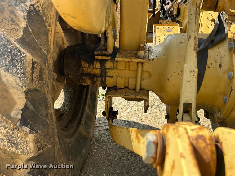 image for item EK8201 1984 Ford 445 tractor