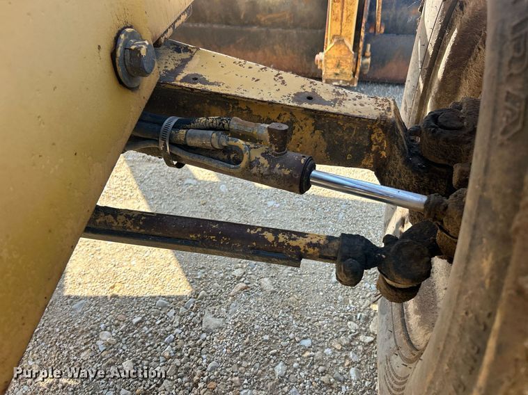 image for item EK8201 1984 Ford 445 tractor