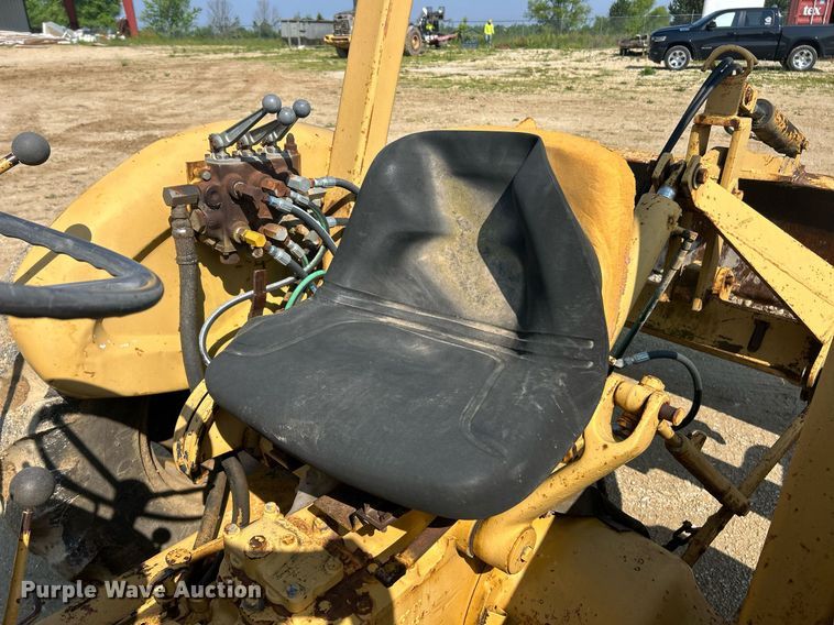 image for item EK8201 1984 Ford 445 tractor