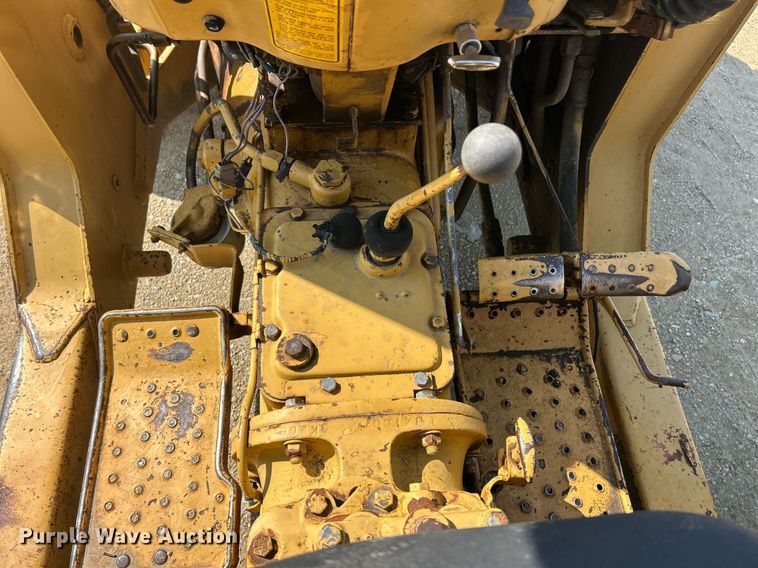 image for item EK8201 1984 Ford 445 tractor