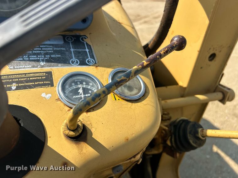 image for item EK8201 1984 Ford 445 tractor