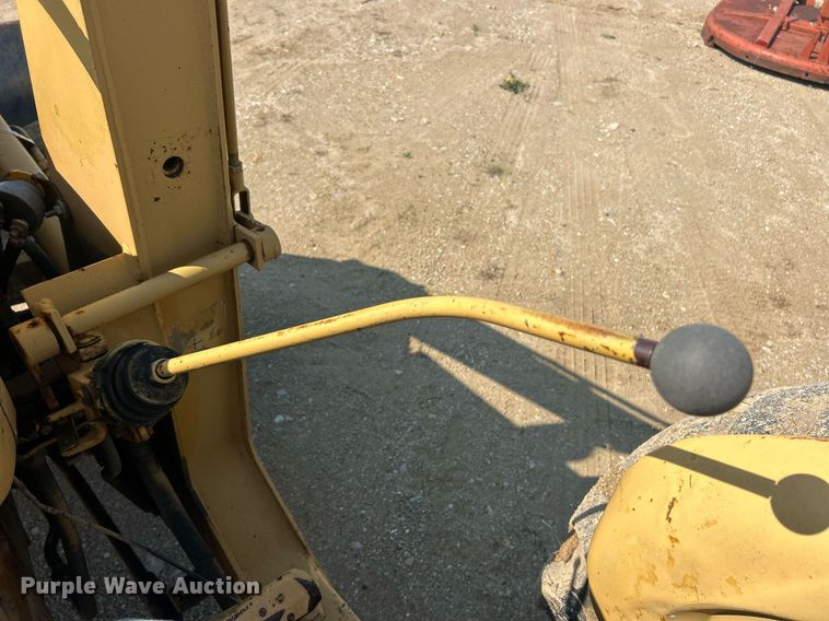 image for item EK8201 1984 Ford 445 tractor