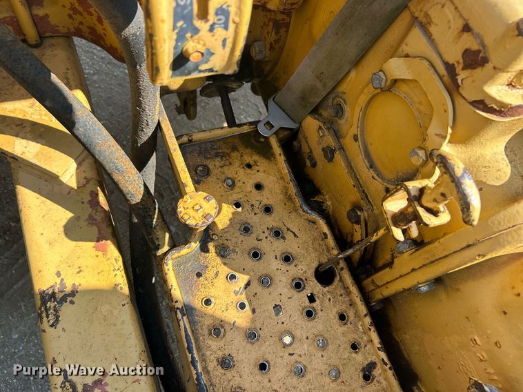 image for item EK8201 1984 Ford 445 tractor