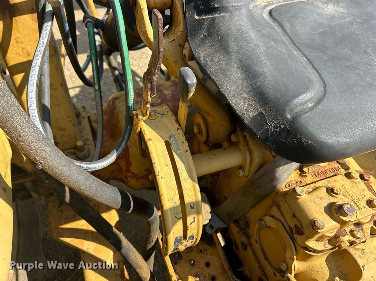 image for item EK8201 1984 Ford 445 tractor