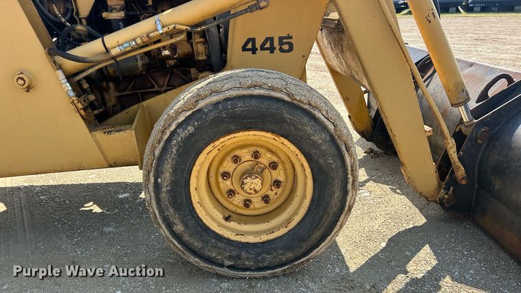 image for item EK8201 1984 Ford 445 tractor