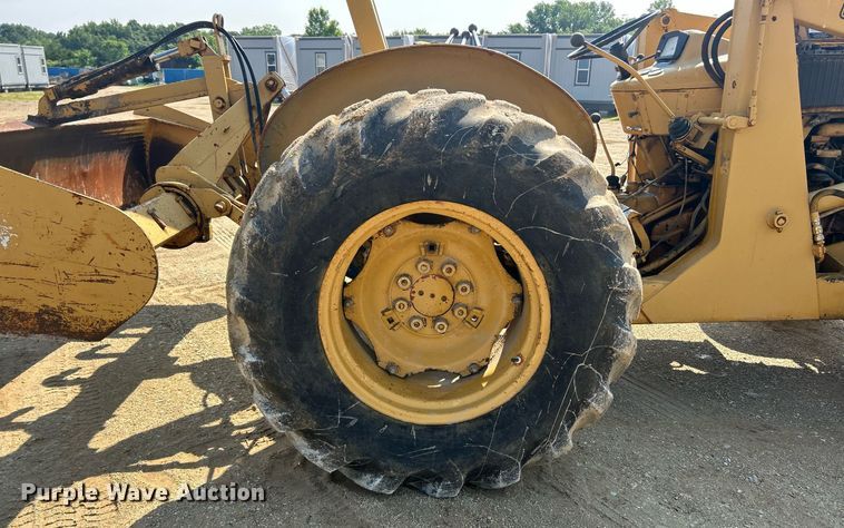 image for item EK8201 1984 Ford 445 tractor