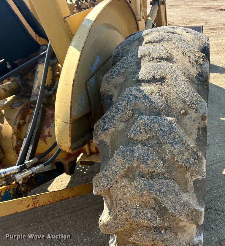 image for item EK8201 1984 Ford 445 tractor