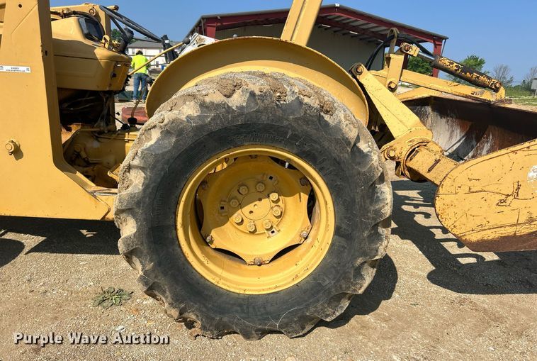 image for item EK8201 1984 Ford 445 tractor