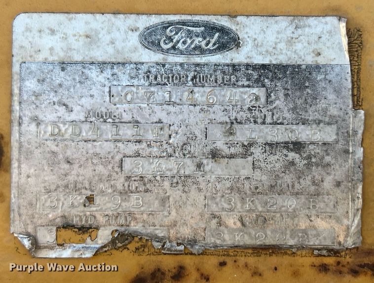 image for item EK8201 1984 Ford 445 tractor