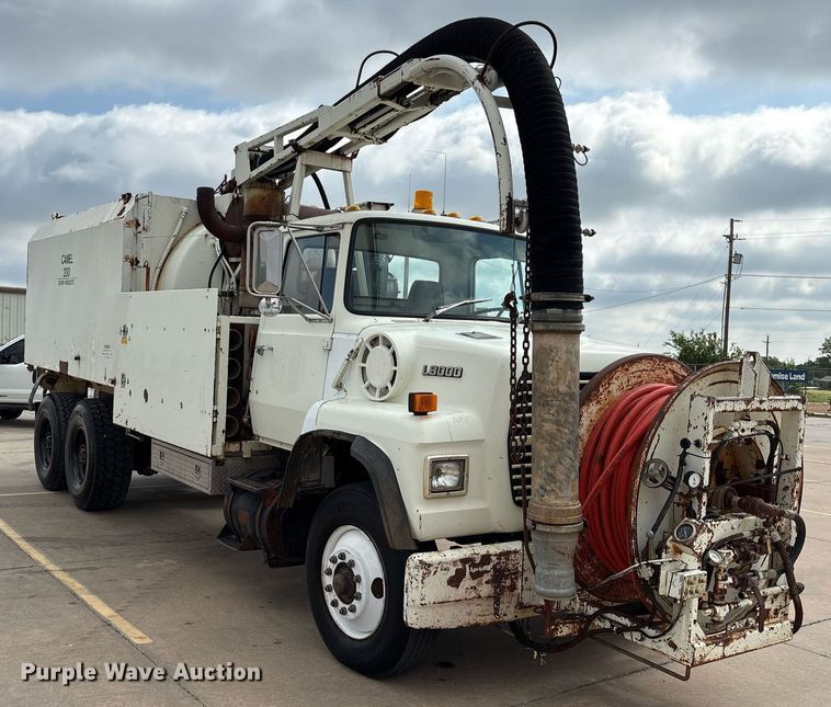 image for item EM2591 1987 Ford L8000 sewer jetter truck