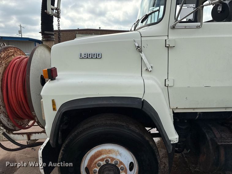 image for item EM2591 1987 Ford L8000 sewer jetter truck