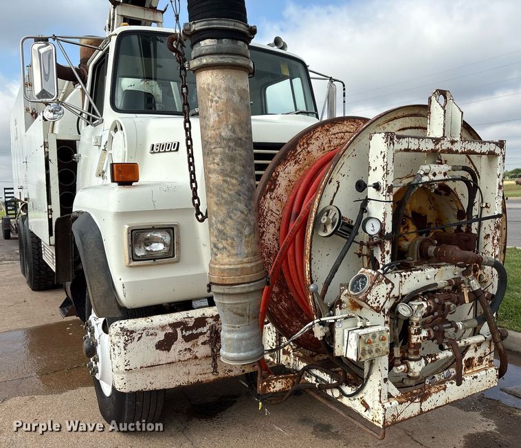 image for item EM2591 1987 Ford L8000 sewer jetter truck