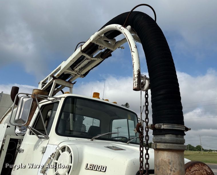 image for item EM2591 1987 Ford L8000 sewer jetter truck