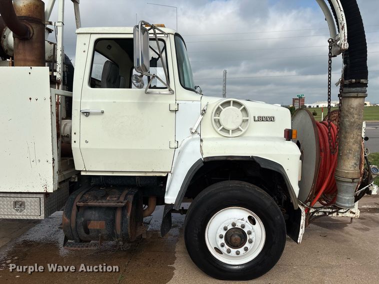 image for item EM2591 1987 Ford L8000 sewer jetter truck
