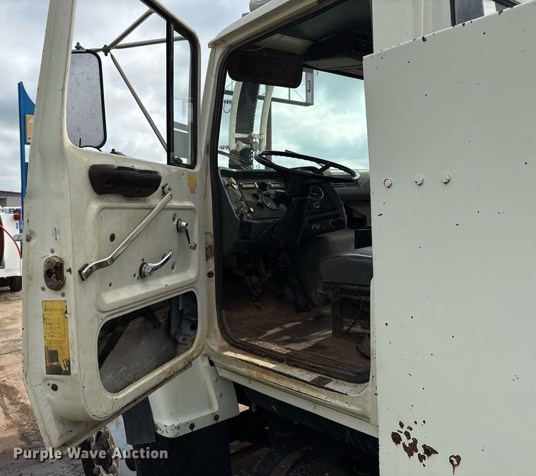 image for item EM2591 1987 Ford L8000 sewer jetter truck