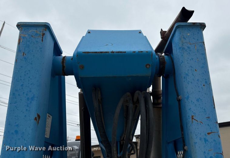 image for item EM2593 2007 Genie GTH1056 telehandler