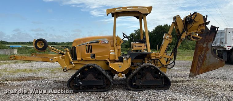 image for item EM2599 2012 Vermeer RTX 1250 cable plow