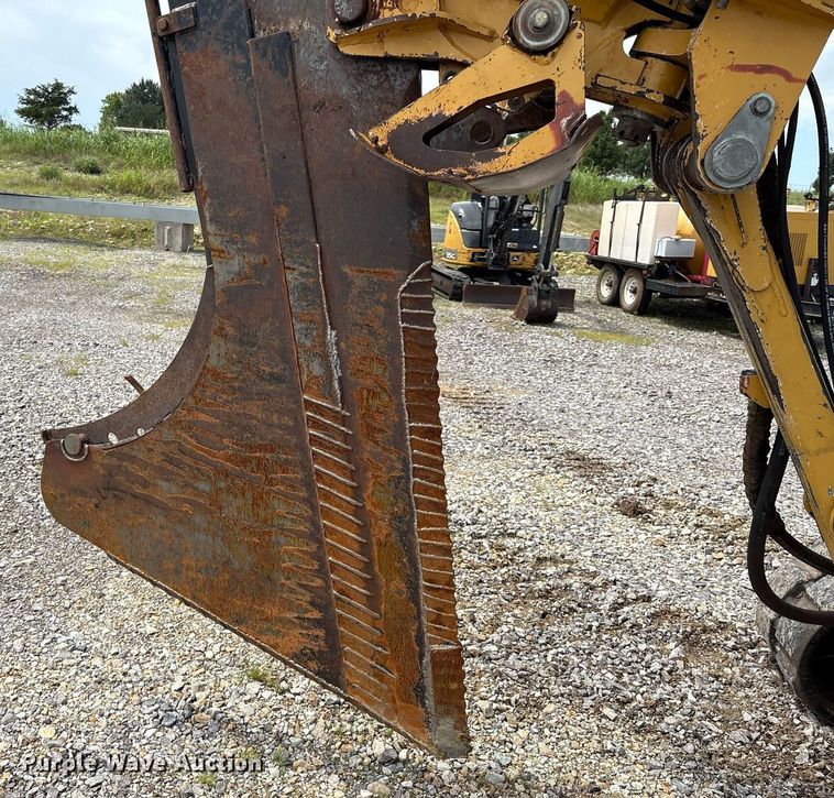 image for item EM2599 2012 Vermeer RTX 1250 cable plow