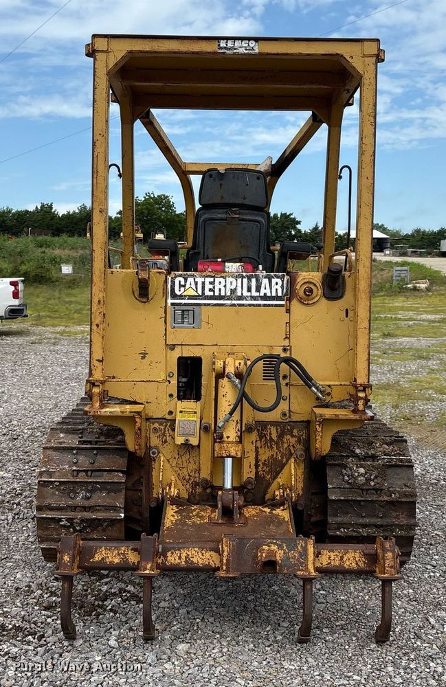 image for item EM2600 1995 Caterpillar D4C dozer