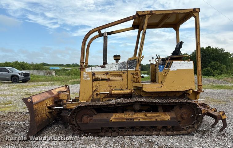 image for item EM2600 1995 Caterpillar D4C dozer