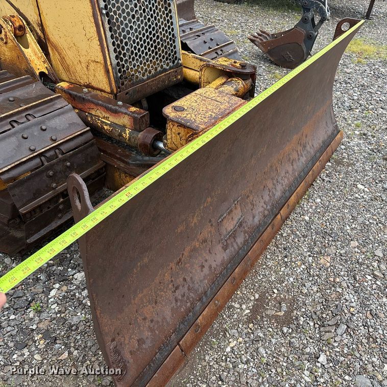 image for item EM2600 1995 Caterpillar D4C dozer