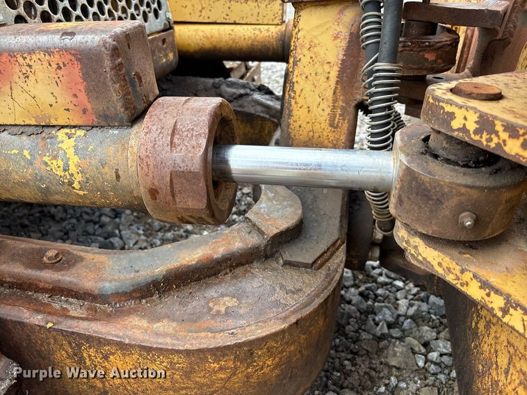 image for item EM2600 1995 Caterpillar D4C dozer