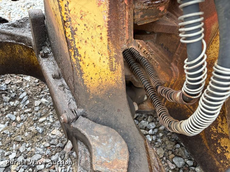 image for item EM2600 1995 Caterpillar D4C dozer