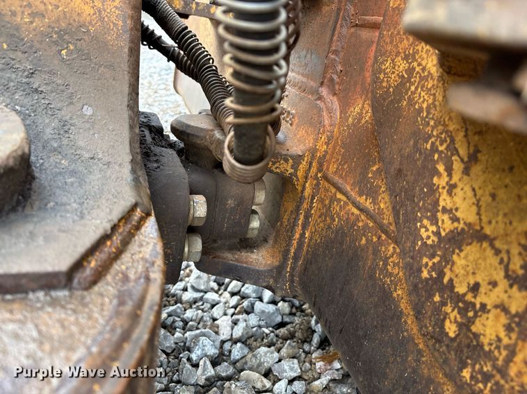 image for item EM2600 1995 Caterpillar D4C dozer