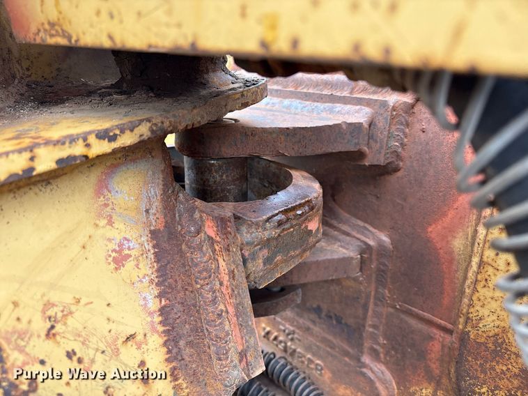 image for item EM2600 1995 Caterpillar D4C dozer