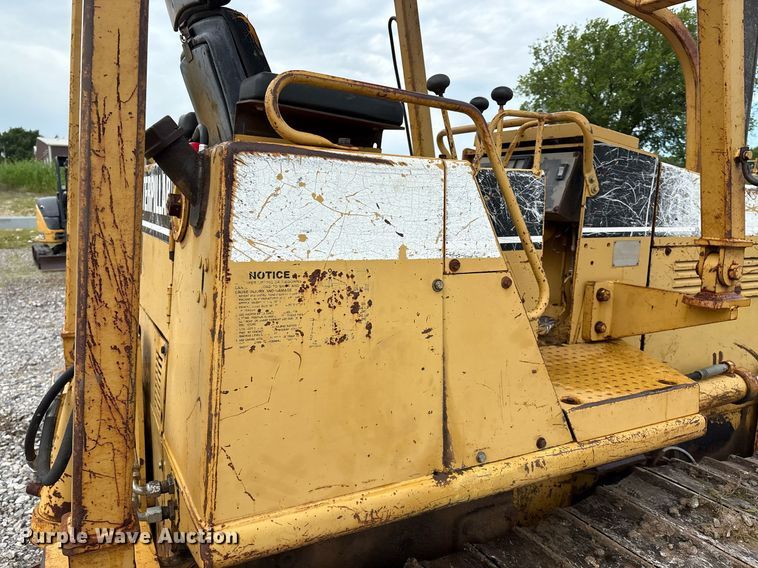 image for item EM2600 1995 Caterpillar D4C dozer