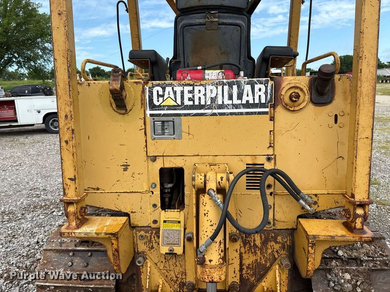 image for item EM2600 1995 Caterpillar D4C dozer