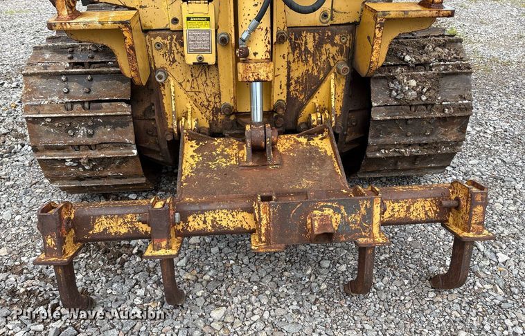 image for item EM2600 1995 Caterpillar D4C dozer