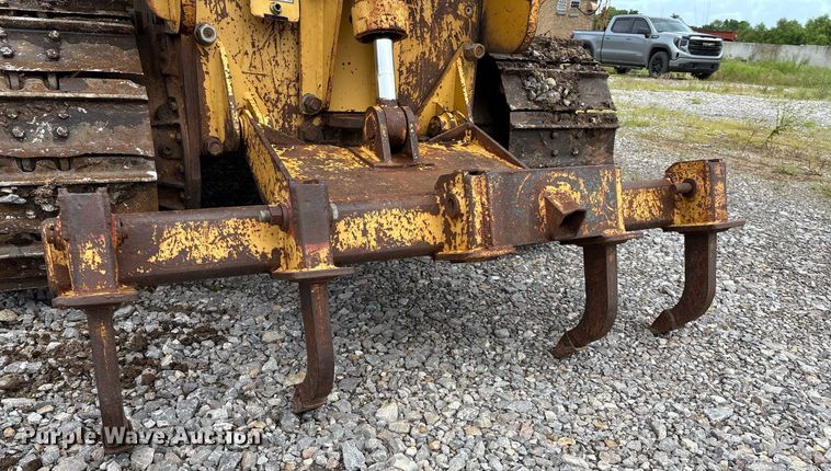 image for item EM2600 1995 Caterpillar D4C dozer