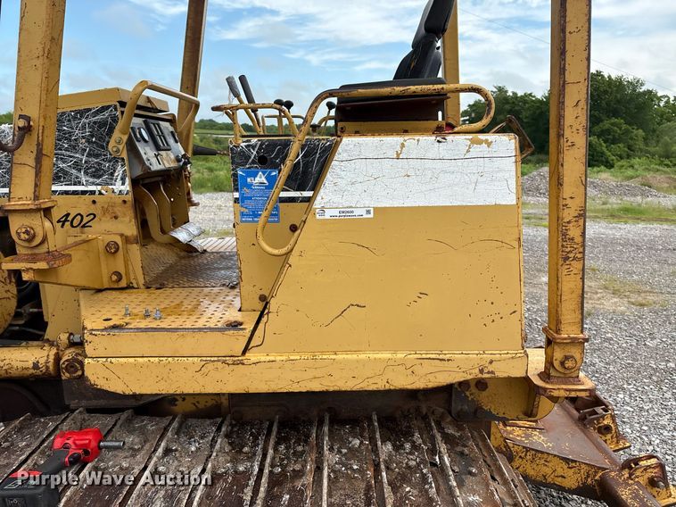 image for item EM2600 1995 Caterpillar D4C dozer