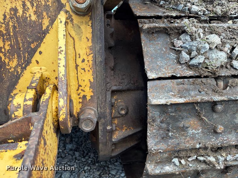 image for item EM2600 1995 Caterpillar D4C dozer